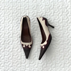 Vintage klackskor  - Snygga vintage klackar med coola detaljer i storlek 36 🍒