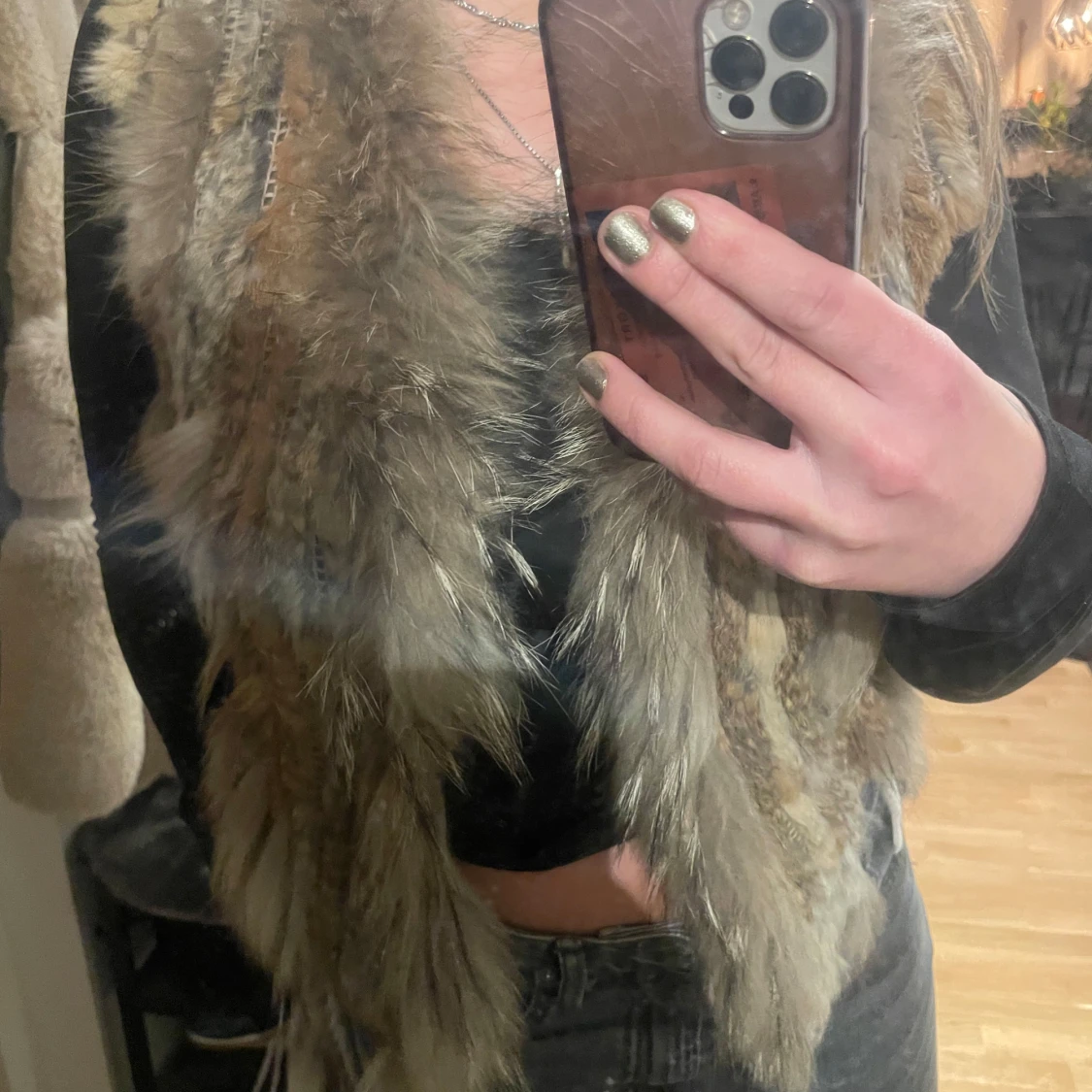 Brun pälsväst från Mscalura