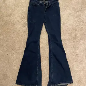 Hollister low rise flare jeans storlek W27