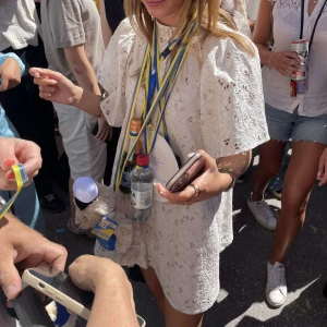 Studentklänning - Lite intressekoll på min super super fina studentklänning som jag älskar!! Men den kommer nog tyvärr aldrig komma till användning igen…Klänningen har korta ärmar och är både bekväm och stilren. Den har en underklänning. Köpt på Zalando, från Bruuns Bazaar, men har sytt upp den då den var för lång. Passar perfekt på mig som är 167 ish. Klänningen är köpt för ca 1900kr