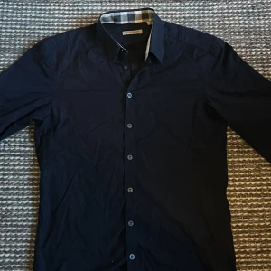 Burberry skjorta - Burberry skjorta som blivit för liten för mig, 8/10 skick 