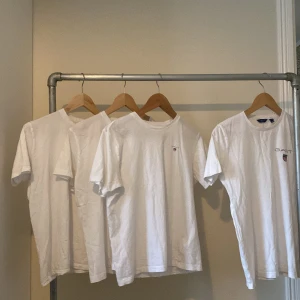 GANT t shirts  - Hej säljer dessa vita gant t shirts. För fler frågor kontakta mig 