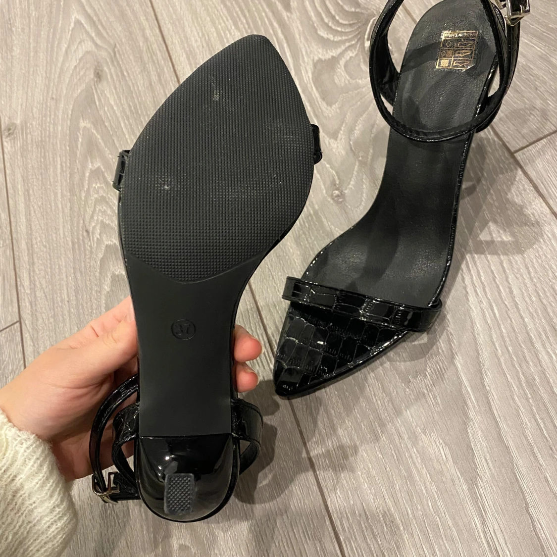 Svarta klackskor med krokodilmönster - 93