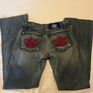 Intresskoll Victoria Beckham jeans❤️ - Funderar på att kanske sälja mina jätte fina Victoria❤️ Beckham jeans eftersom de tyvärr är lite fel storlek. De är low waist och bootcut❤️(även uppsydda)