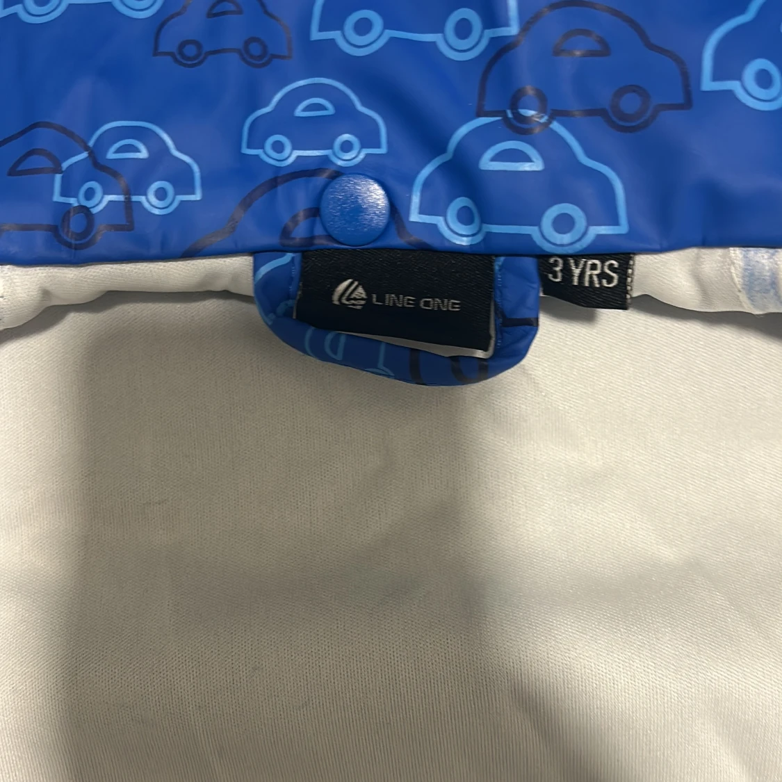 Blå regnjacka med bilmotiv från Line One - 92