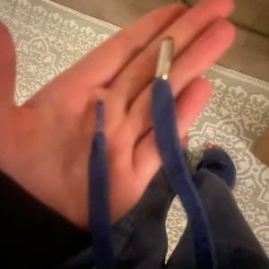 Juicy contoure - Säljer ett par snygga blå juicy cotoure byxor 