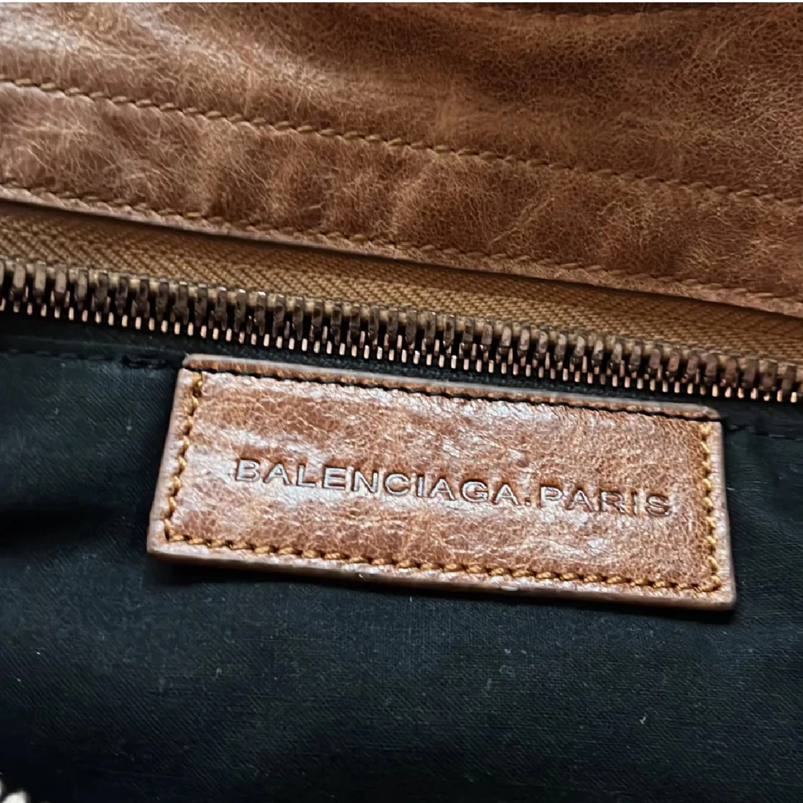 Brun skinnväska från Balenciaga - 93