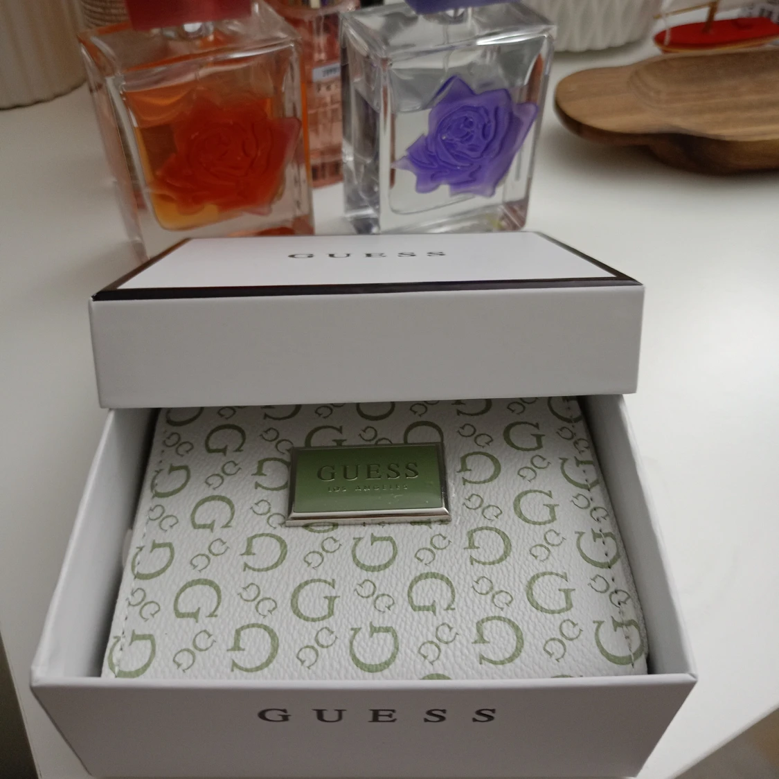 Vit plånbok från Guess - 93