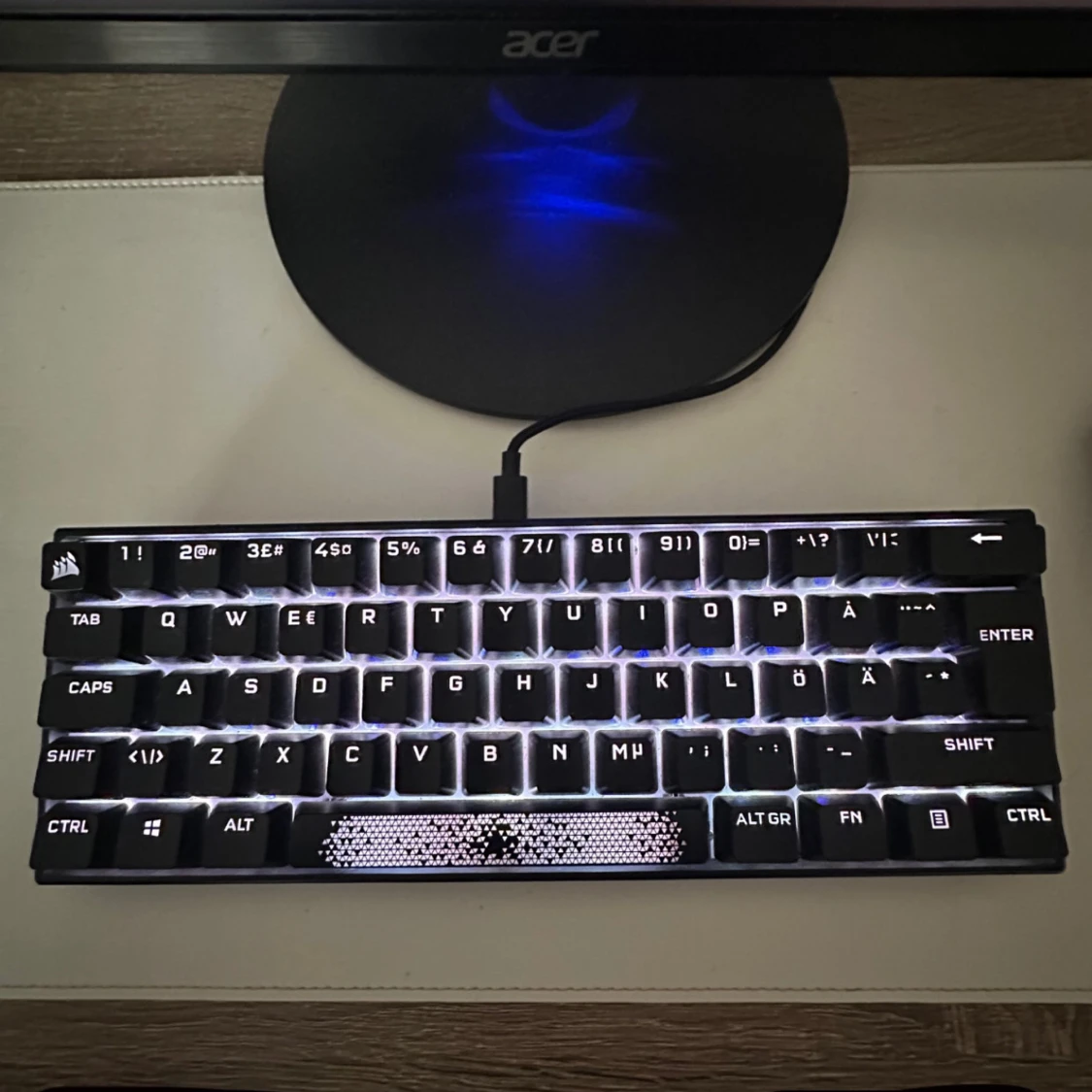 mekaniskt tangentbord corsair k65 rgb mini