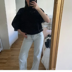 Low waist jeans  - Säljer ett par väldigt lågmidjade jeans från strandinavius i storlek M men är som en s. 