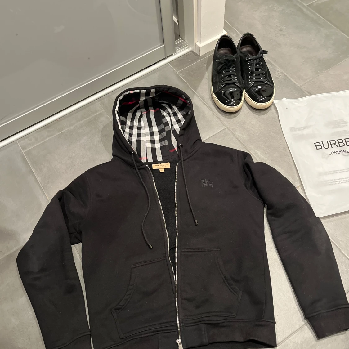 Svart hoodie från Burberry