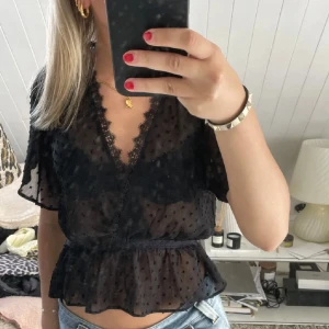 Zara blus - Superfin blus från Zara som ej går att köpa mer, stl xs☺️🩷