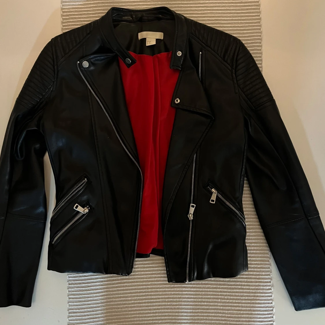 Svart skinnjacka  - 92