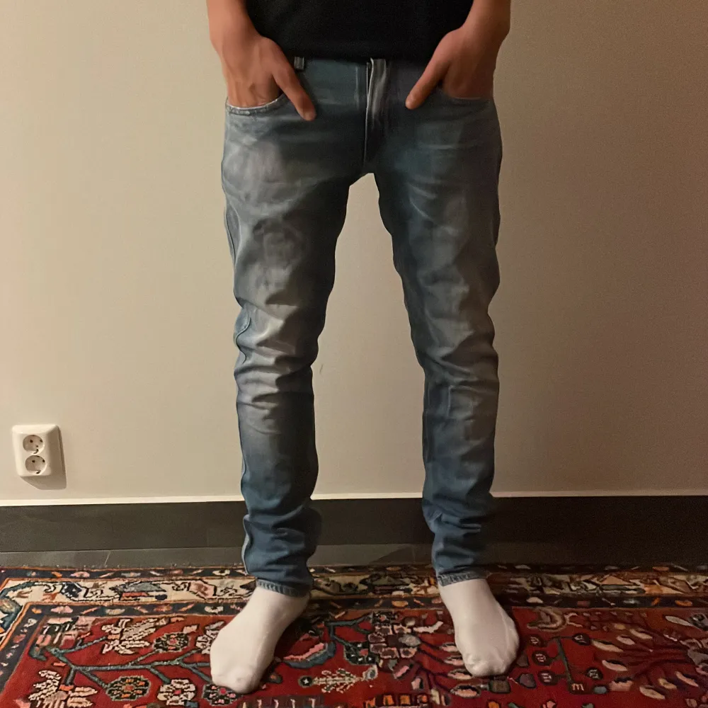 Ett par replay anbass jeans | Storlek 32/32 | Modellen är 186cm | Fast pris. Jeans & Byxor.