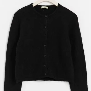 Gina kofta - Säljare min älskade fina tröja då jag inte får den till användning. Använd få tal gånger och är som ny. Pris går att diskutera💕Kontakta vid frågor💕