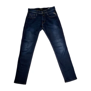 Replay ”Anbass” jeans - ♠️ Strlk: W28, L30 ♠️ Skick: 9/10 ♠️ Perfekt till vardagen men även festligare tillfällen! ♠️ Priset är diskuterbart! ♠️ Nypris: 1800:-, vårt pris: 599:-