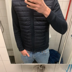 Dressman jacka  - Fet Dressman jacka till salu för bra pris. knappt andvänd, skriv för mer frågor 