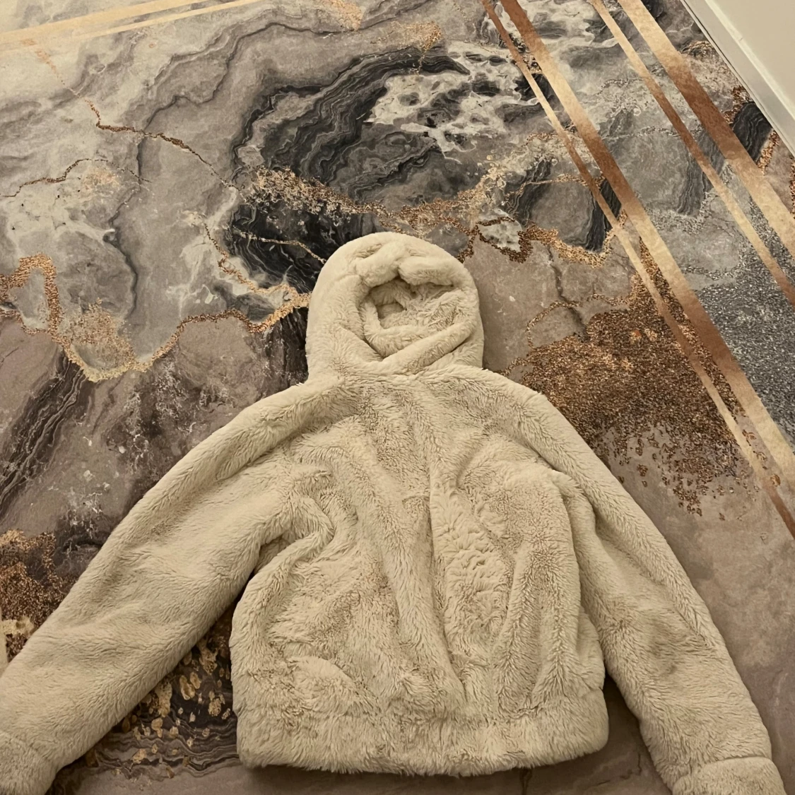 Beige teddyjacka med huva - 1