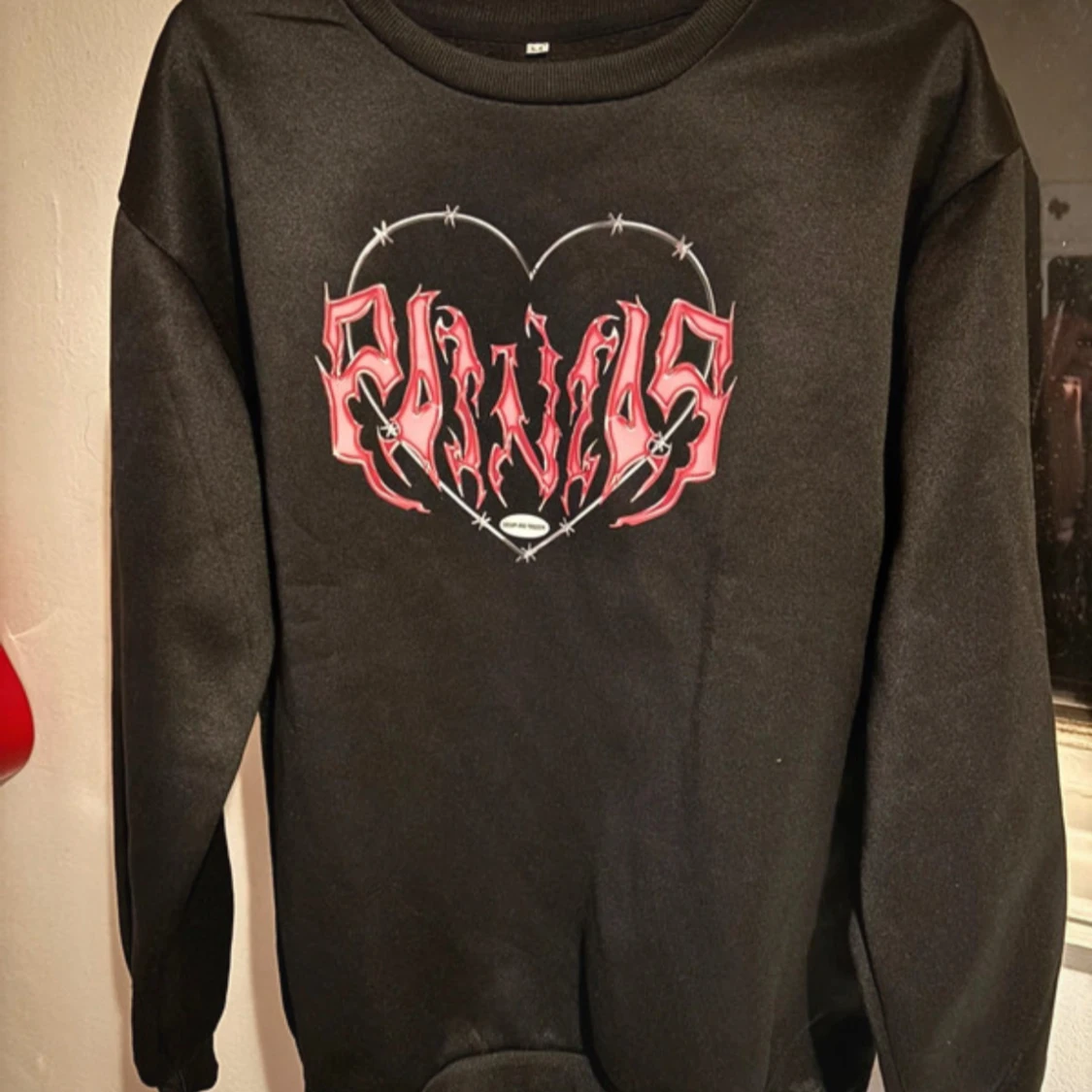 Svart sweatshirt med tryck