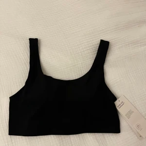 Sport-bh  - Sport-bh från H&M Move. Endast testad, lapp kvar! Nypris: 179kr