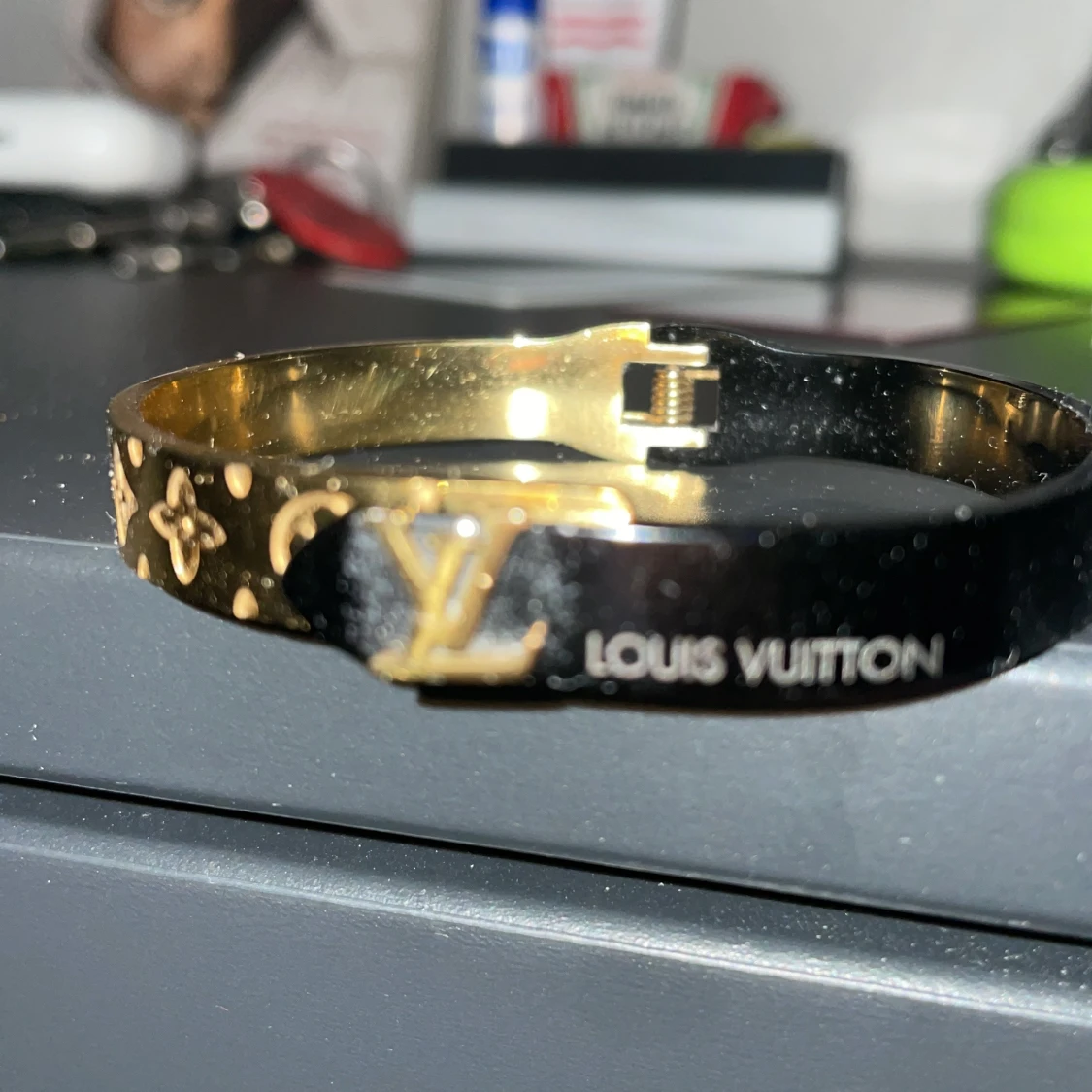 Guld och svart armband från Louis Vuitton - 2