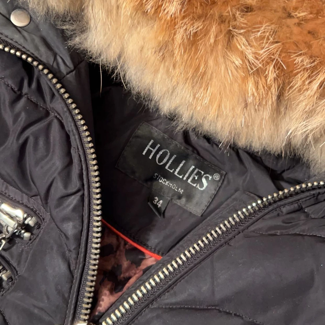 Svart dunjacka från Hollies - 1