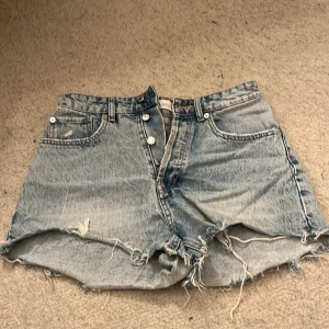 Zara shorts  - Ljus blå shorts från zara