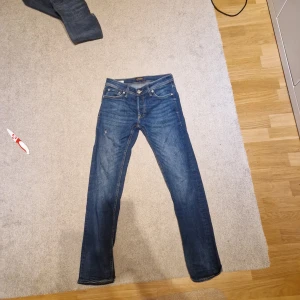 Vintage ripped - W28 L30