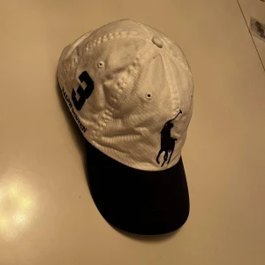 Vintage Ralph Lauren keps - Vintage Ralph Lauren keps i väldigt bra skick,  Skriv vid minsta fråga eller fundering💯👍
