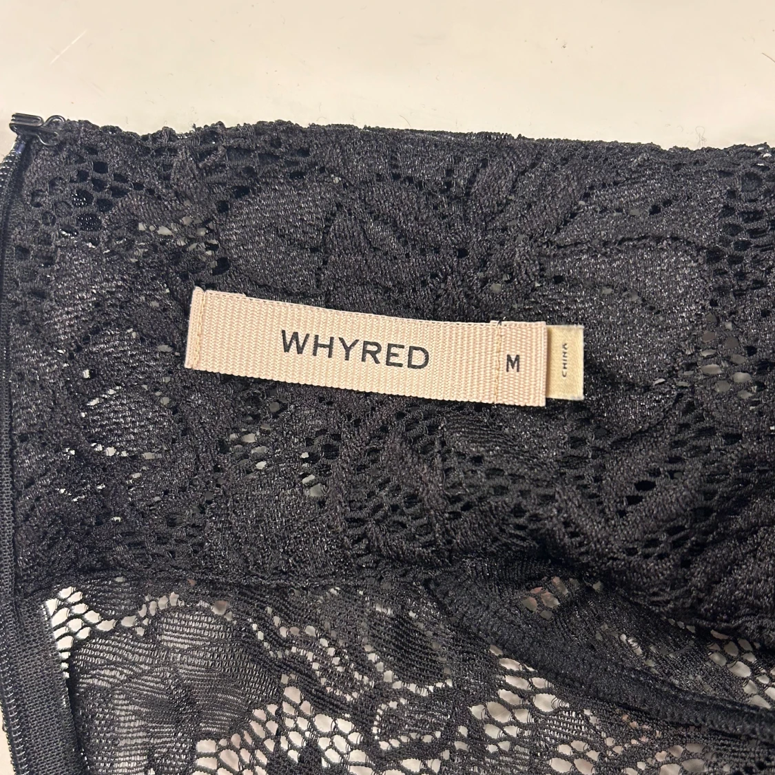 Svart spets polotröja från Whyred - 1