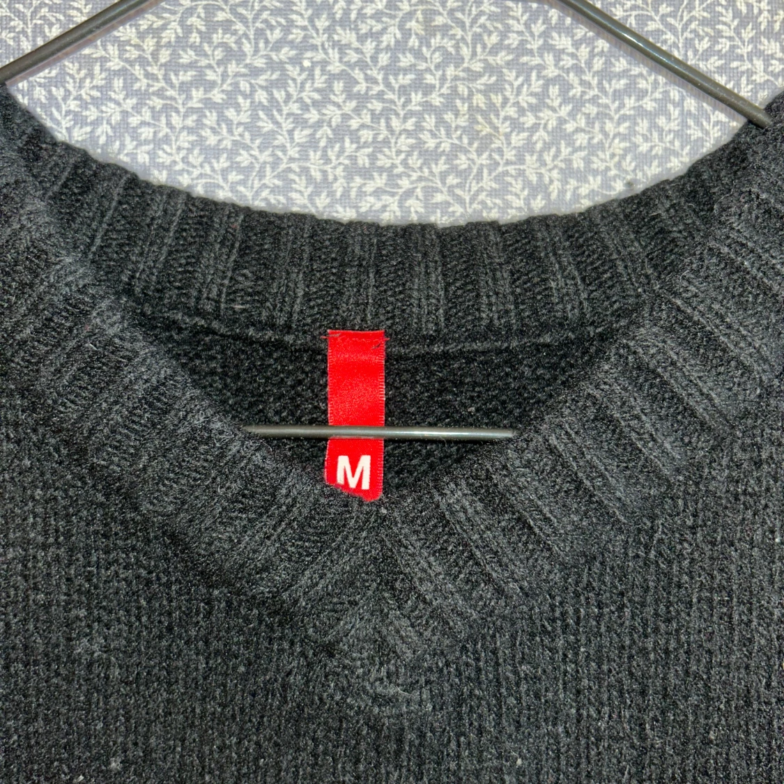 Svart stickad väst - 1