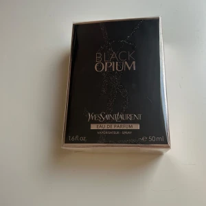 Black Opium - säljer min helt oöppnade YsL black opium då jag köpte den för ett tag sen men tröttnat på doften (från min förra använda). Ni får gärna komma med frågor eller funderingar om ni är intresserade av att köpa 💕