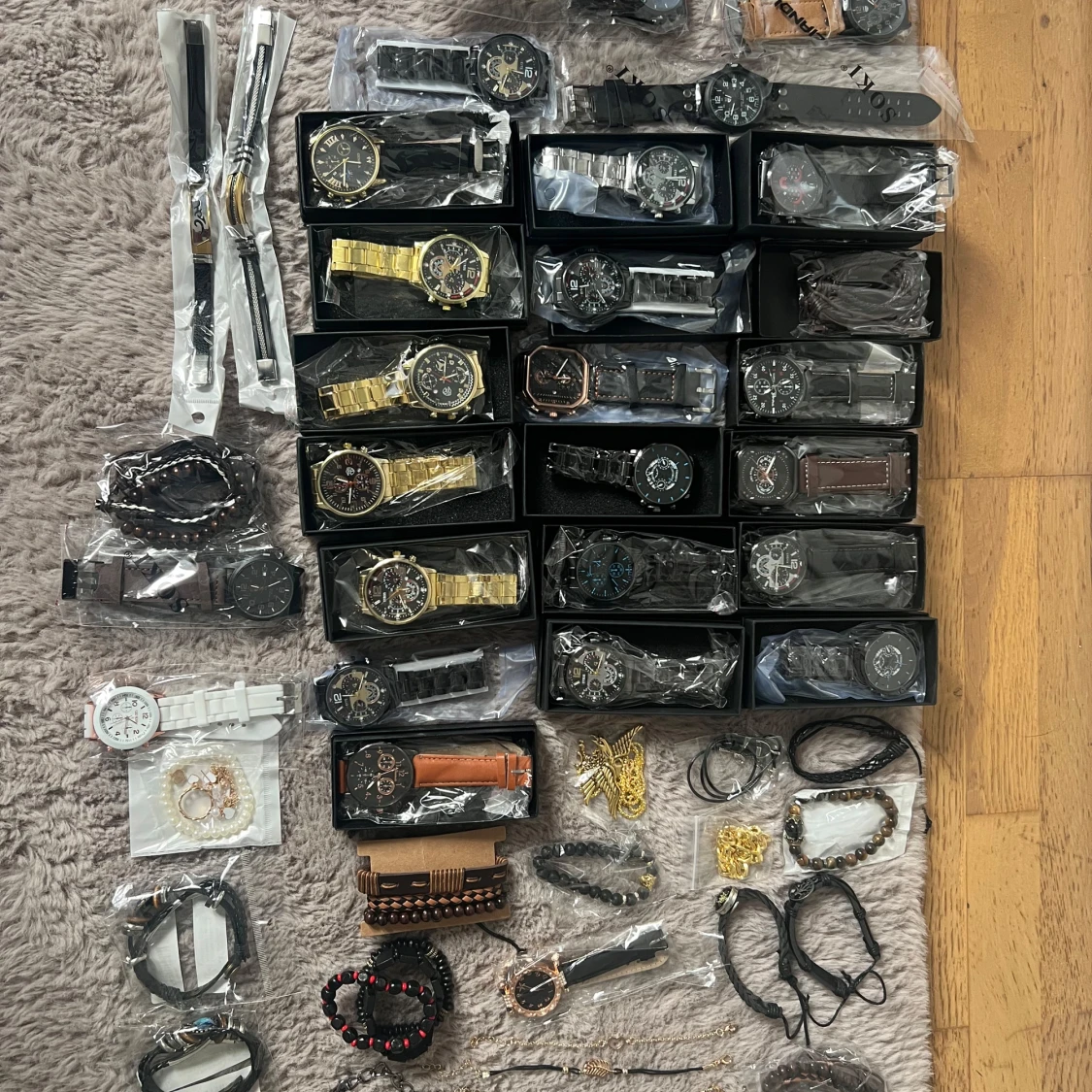 Samling av herrklockor i olika stilar - 90