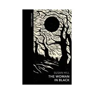 A beautiful hardback edition of one of the scariest and most ingenious novels ever written.Arthur Kipps, a junior solicitor, is summoned to attend the funeral of Mrs Alice Drablow, the sole inhabitant of Eel Marsh House. The house stands at the end of a causeway, wreathed in fog and mystery, but it is not until he glimpses a wasted young woman, dressed all in black, at the funeral, that a creeping sense of unease begins to take hold, a feeling deepened by the reluctance of the locals to talk of the woman in black - and her terrible purpose.This edition also includes four of Susan Hill's scariest ghost stories: Dolly, The Man in the Picture, Printer's Devil Court and The Small Hand'Heartstoppingly chilling' Daily Express'No one chills the heart like Susan Hill' Daily TelegraphVINTAGE QUARTERBOUND CLASSICS: Beautiful editions of great books to last a lifetime    Format Inbunden   Omfång 208 sidor   Språk Engelska   Förlag Random House UK   Utgivningsdatum 2023-10-05   ISBN 9781784878368  