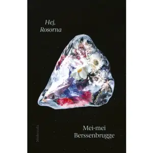 En av de senaste decenniernas mest uppmärksammade poeter i USA - för första gången på svenska i bokform»En vacker diktsamling präglad av närvaro där poetens varseblivning och sinnesintryck levandegörs för läsaren.« Betyg: 4 av 5 - Jonas Frånander, BTJ Mei-mei Berssenbrugges poesi fördjupar sig i myt och landskap, mode och kultur, erfarenhet och glömska. En osynlig värld utforskas där växter och djur kommunicerar och samexisterar med jaget. I en skimrande, mångtydig dikt reflekterar poeten över individens relation till natten och tiden, till vädrets och universums skiftningar, medan titelns rosor - verkliga och mytiska - genomgår en långsam, nästan omärklig förvandling.MEI-MEI BERSSENBRUGGE föddes i Beijing 1947, med en kinesisk mor och en amerikansk far, och kom som ettåring till USA. Hon har tilldelats två American Book Awards för sin poesi. Hej, Rosorna, översatt av Ann Jäderlund och med ett efterord av Jenny Tunedal, är hennes första bok på svenska.    Format Inbunden   Omfång 139 sidor   Språk Svenska   Förlag Modernista   Utgivningsdatum 2023-04-12   Medverkande Ann Jäderlund   Medverkande Jenny Tunedal   ISBN 9789180234665  