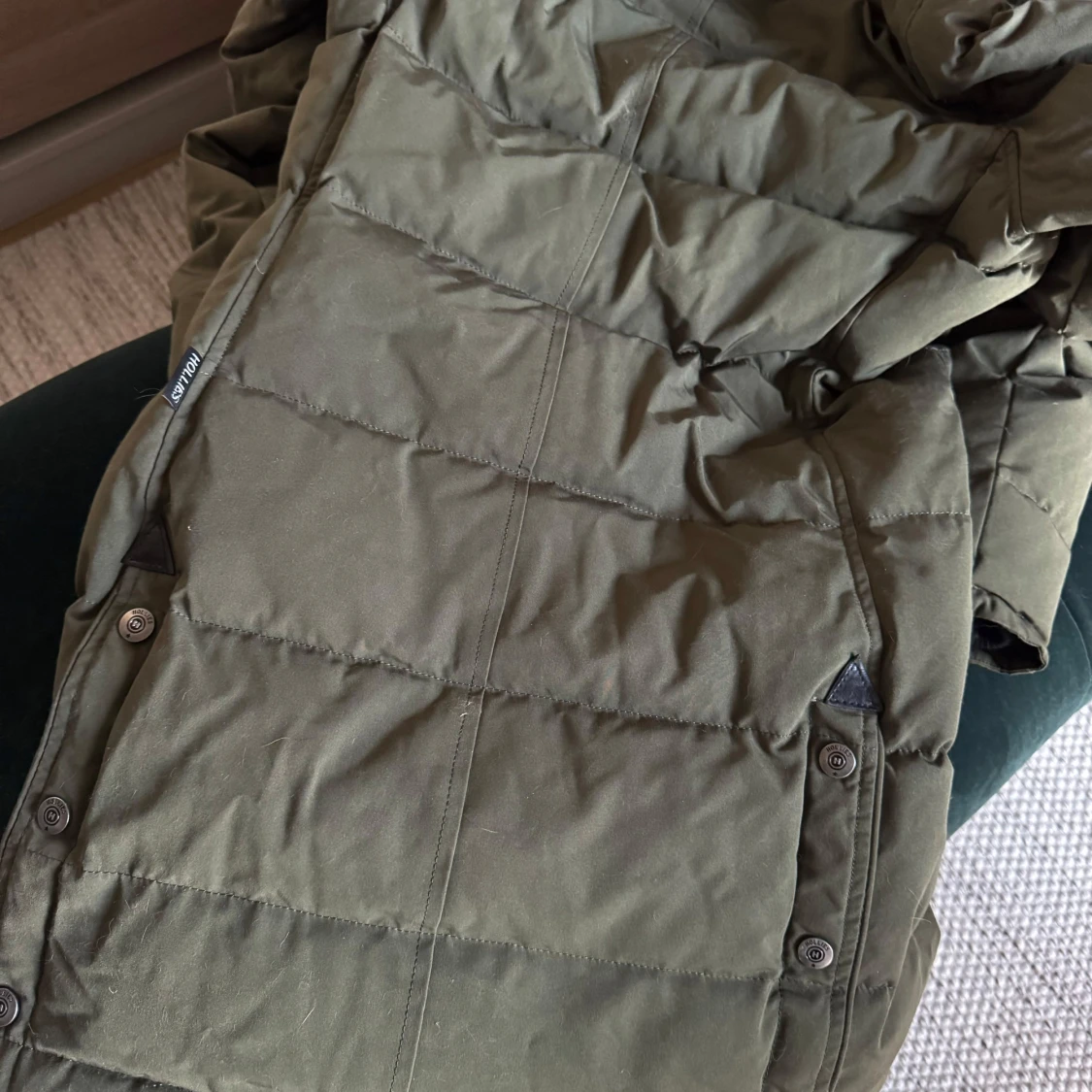 Olivgrön dunjacka från Hollies - 90