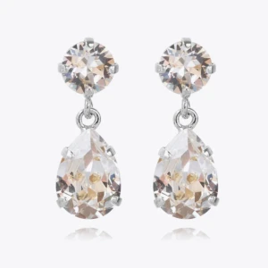 Caroline Svedbom örhängen  - Snygga örhängen från Caroline Svedbom. Perfekta för fest eller speciella tillfällen. Dem har en klassisk design med en rund sten upptill och en större droppformad sten som hänger nedanför. Dem är i nyskick och aldrig använda🌟nypris 895kr💖💖pris kan diskuteras🔥