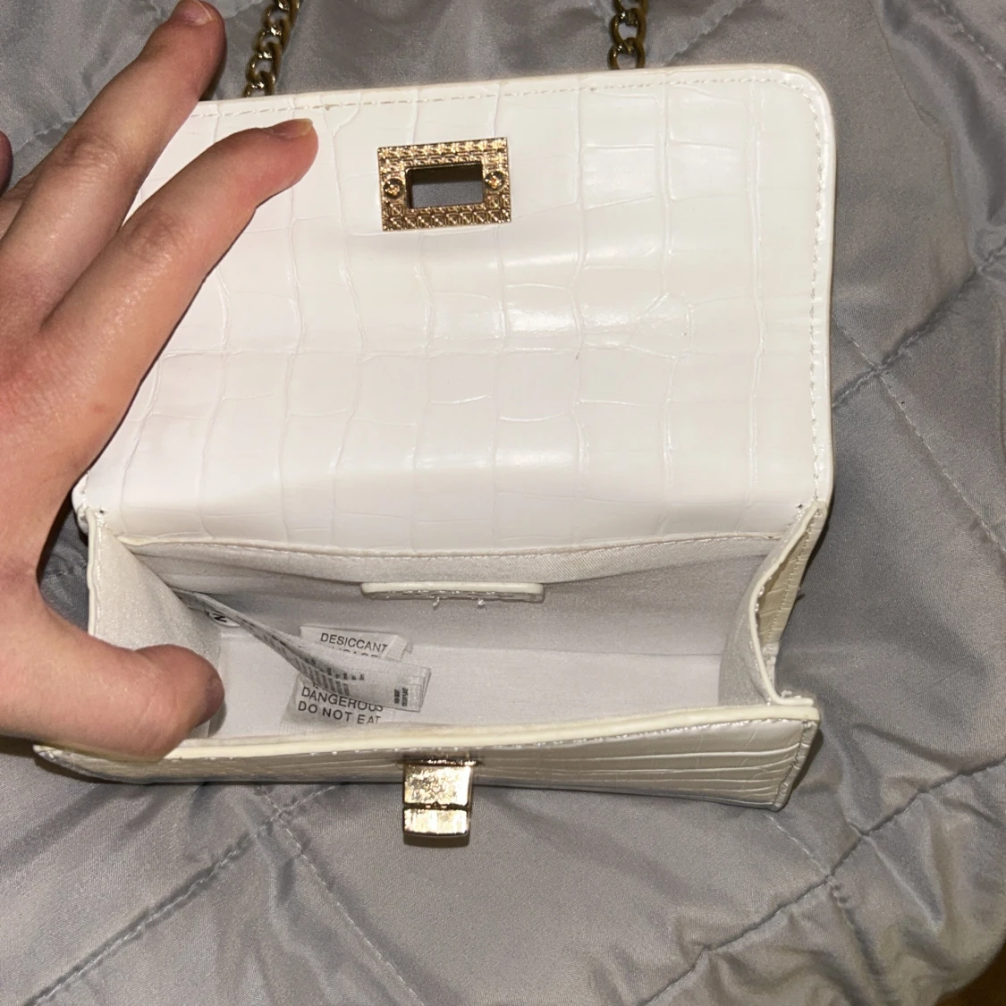 Vit axelväska med kedja från NA-KD - 90