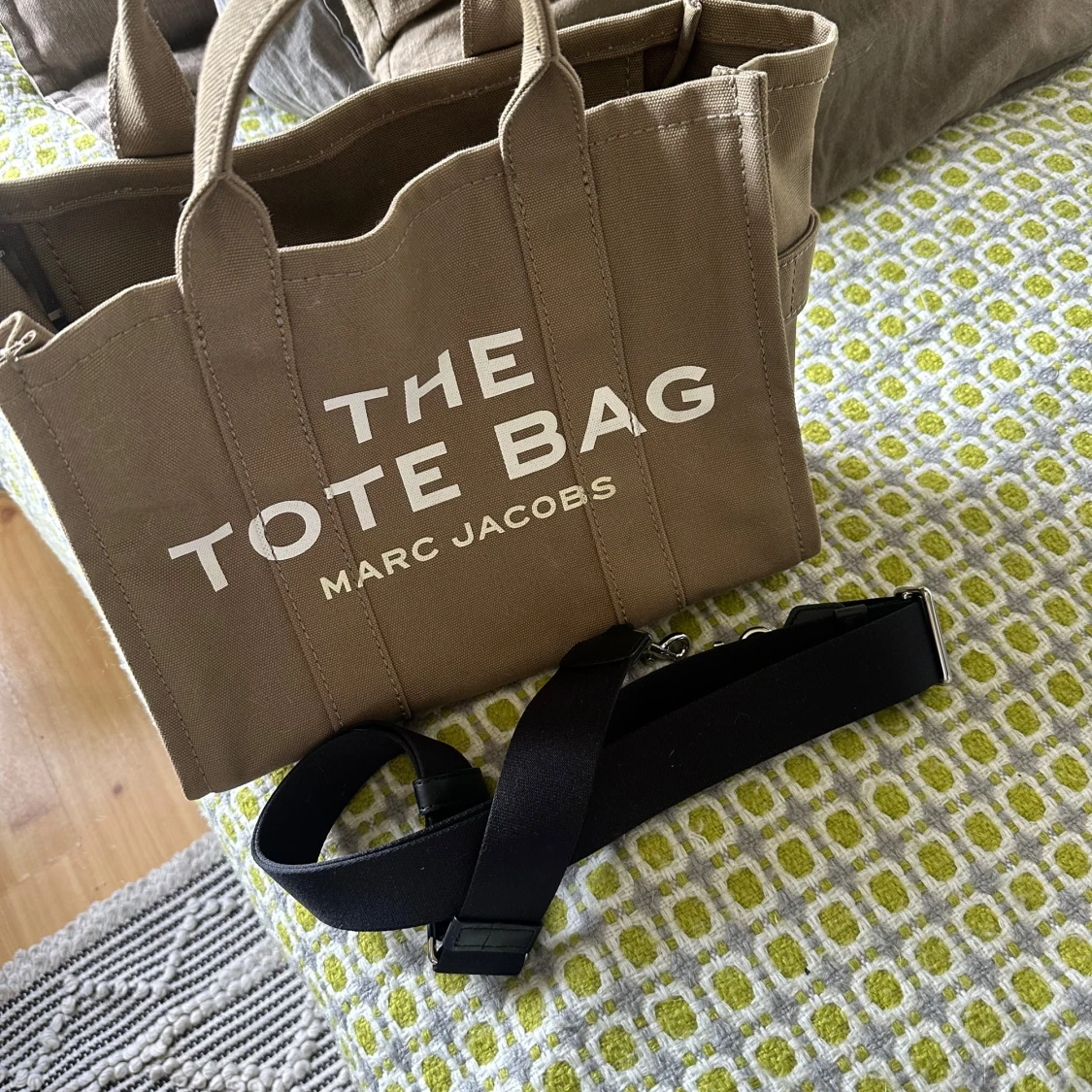 Khaki/grön tote bag från Marc Jacobs - 90