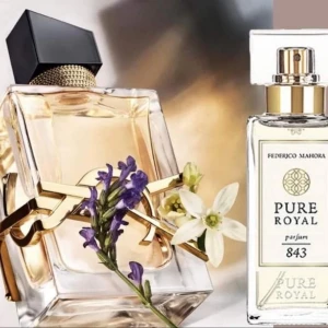 Inspirerade av Parfym Pure Royal 843 från Federico Mahora - Säljer en elegant parfymflaska från Federico Mahora, Pure Royal 843. Flaskan är stilren och genomskinlig med en klassisk design. Doften är blommig och fräsch, perfekt för både dag och kväll. En lyxig touch för alla tillfällen!