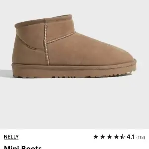 Superfina bruna mini boots från Nelly i syntetmaterial. Köpta för 350 kr 💗storlek 39