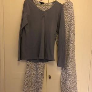 Homewear från Twilfit  - Mjuk och mysigt set för homewear. Vit / gråblå. Rymlig upp till strl 42