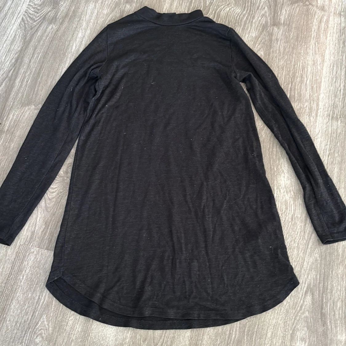 Svart långärmad klänning