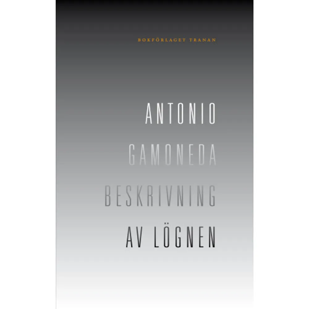 I långdikten Beskrivning av lögnen (1977) har Gamoneda berett sig tillträde till sin egen barndom och ungdom, för att kunna genomlysa diktaturens sociala anatomi. Den som följer honom får stiga in i en dunkel, hotfull och ödelagd känsloterräng där minnena av lycka glimtar till på stort avstånd. Rösten som talar är starkt subjektiv, men samtidigt kollektiv. Ibland är den klar som barnets saliv och    Format Danskt band   Omfång 103 sidor   Språk Svenska   Förlag Bokförlaget Tranan   Utgivningsdatum 2009-06-11   Medverkande Anders Wikström   Medverkande Antonio Gamoneda   Medverkande Ulf Eriksson   ISBN 9789186307035  . Böcker.