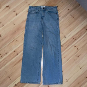 Yourturn Blue Jeans - Snygga jeans som sitter väldigt skönt och har inga defekter alls😄