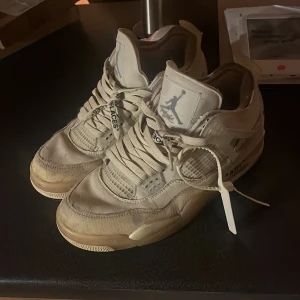 Jordan 4 off white sails  - Säljer ett par Jordan 4 off white sails. Dem är ganska använda men ändå rätt så bra skick, Pris kan diskuteras vid snabb affär