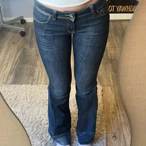 Omsydda pieszak jeans💕 - Inga större defekter som jag vet om, pris är ej hugget i sten💘