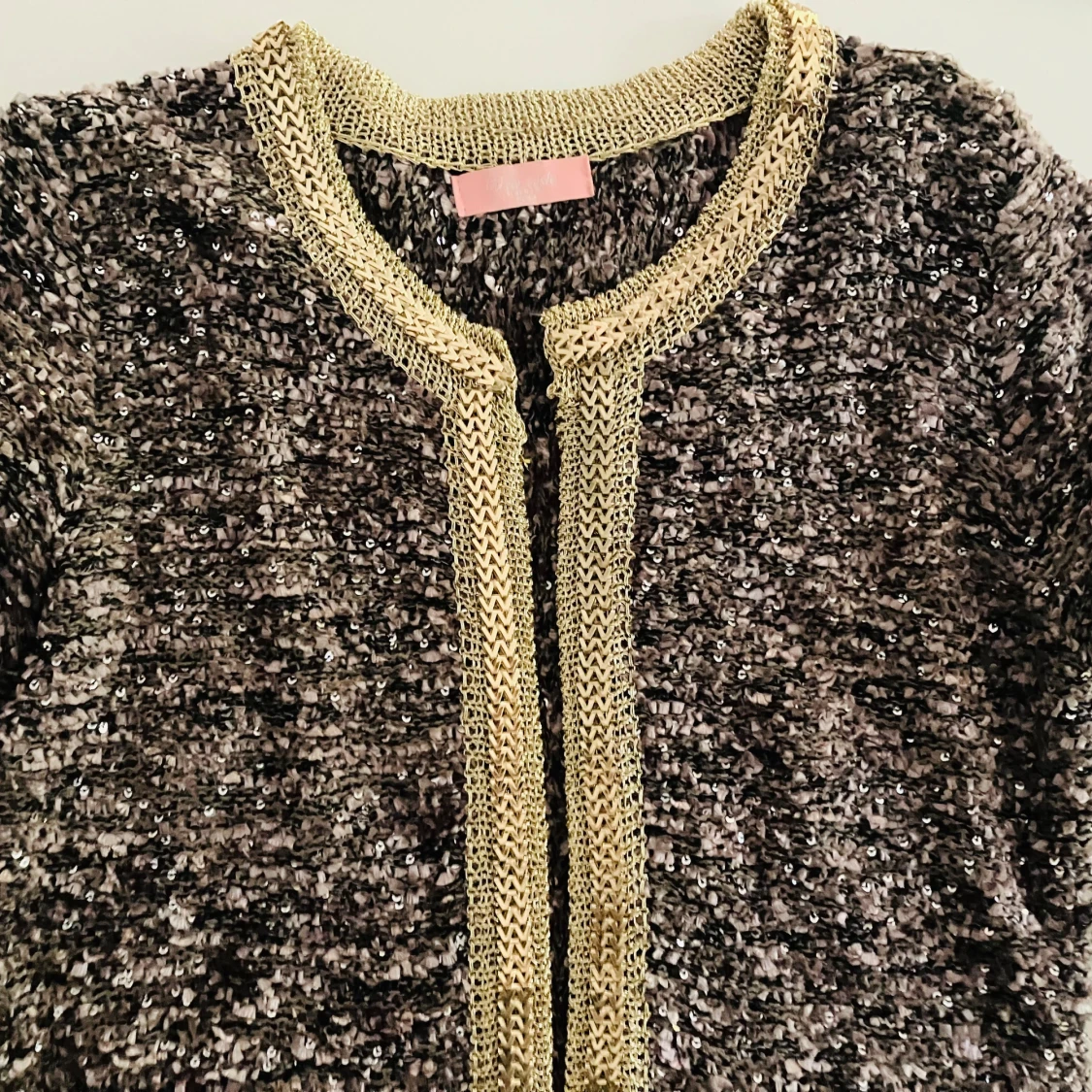 Kofta med guld detaljer  - 90