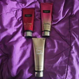 Body lotion - Från Victorias secret, dofterna pure seduction, Temptation och Bare vanilla.  Pure och Temptation är nästan fulla, bare vanilla är lite mer än halva kvar. Köp alla för 150kr eller 1 för 60kr