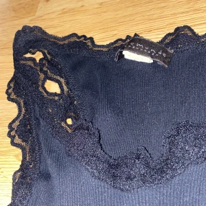 Linne - Använd få gånger, därför säljs den🫶🏻 Sitter tajt men inte så det gör ont, den är jättestretchig. 